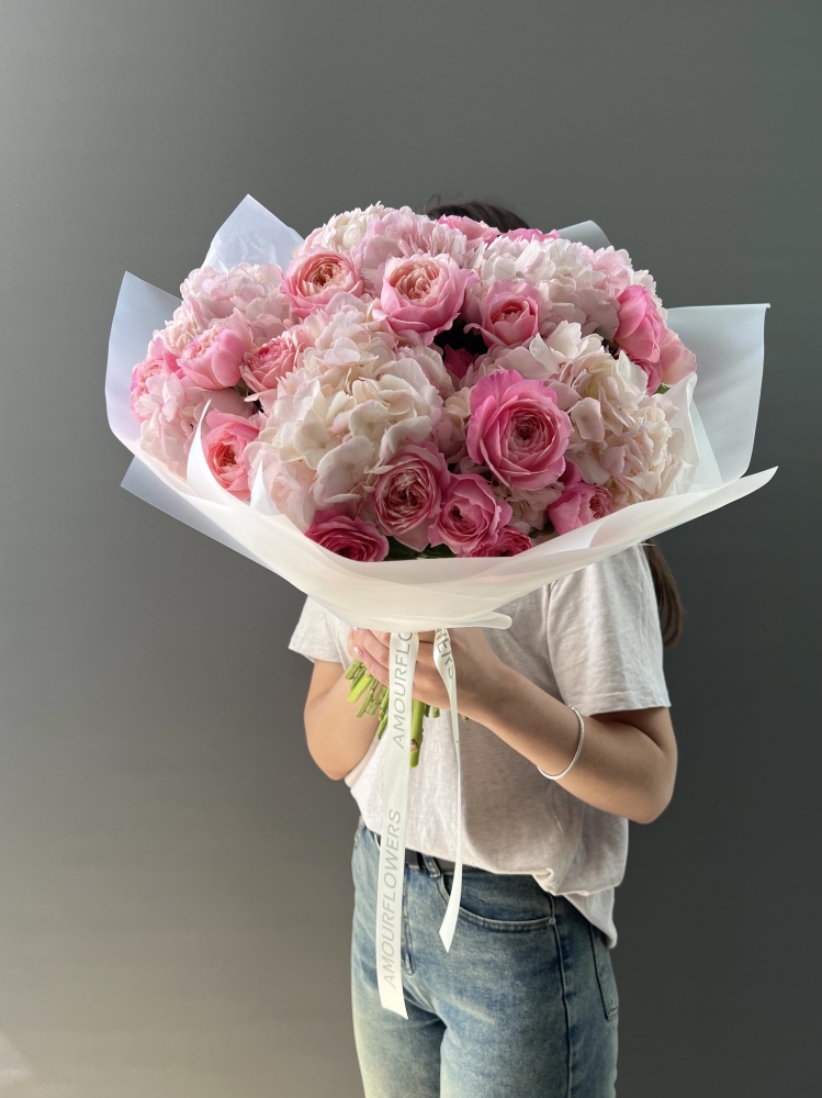 Гортензии и пионовидные розы ― Amourflowers