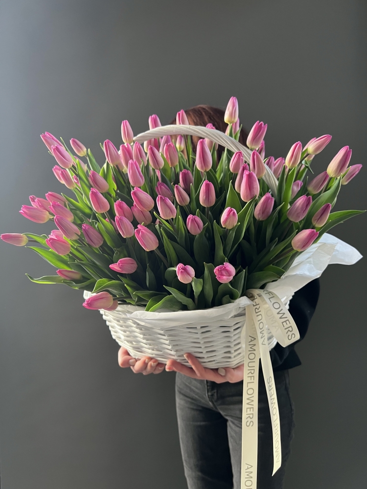 Корзина 101тюльпан  ― Amourflowers