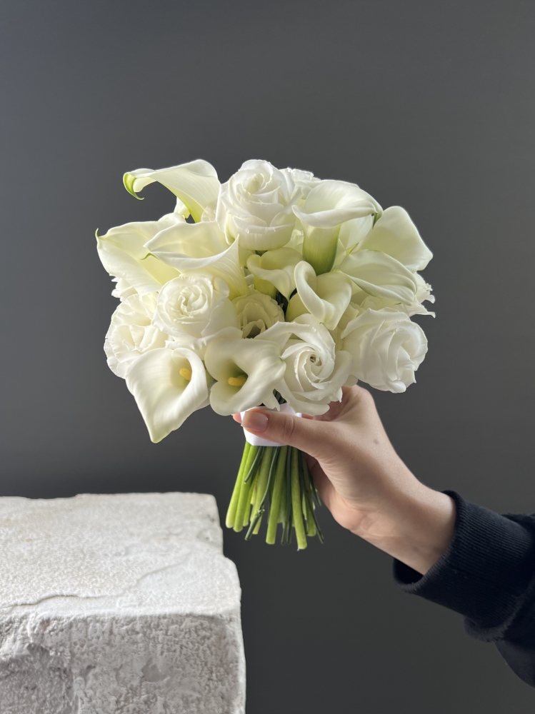 Букет невесты из калл и эустом ― Amourflowers